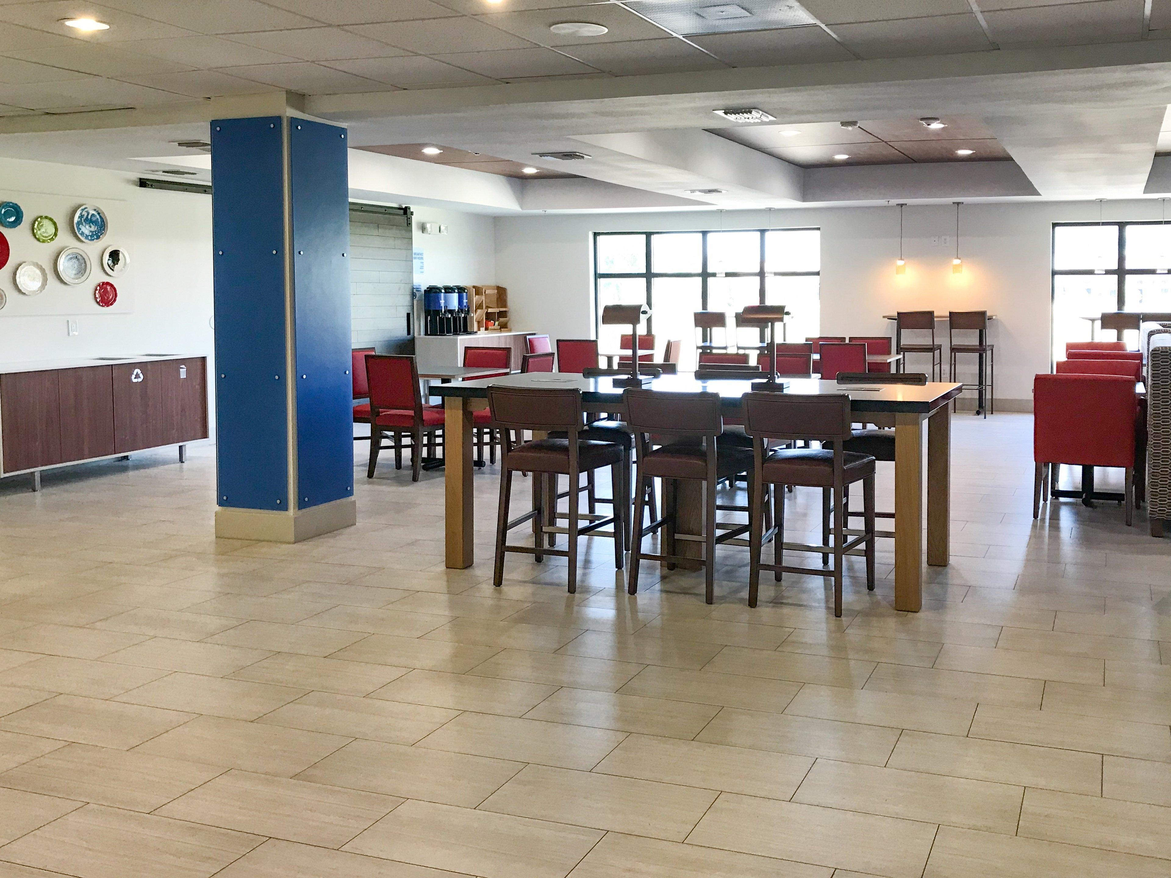 Holiday Inn Express & Suites Lubbock West By Ihg Exterior photo
