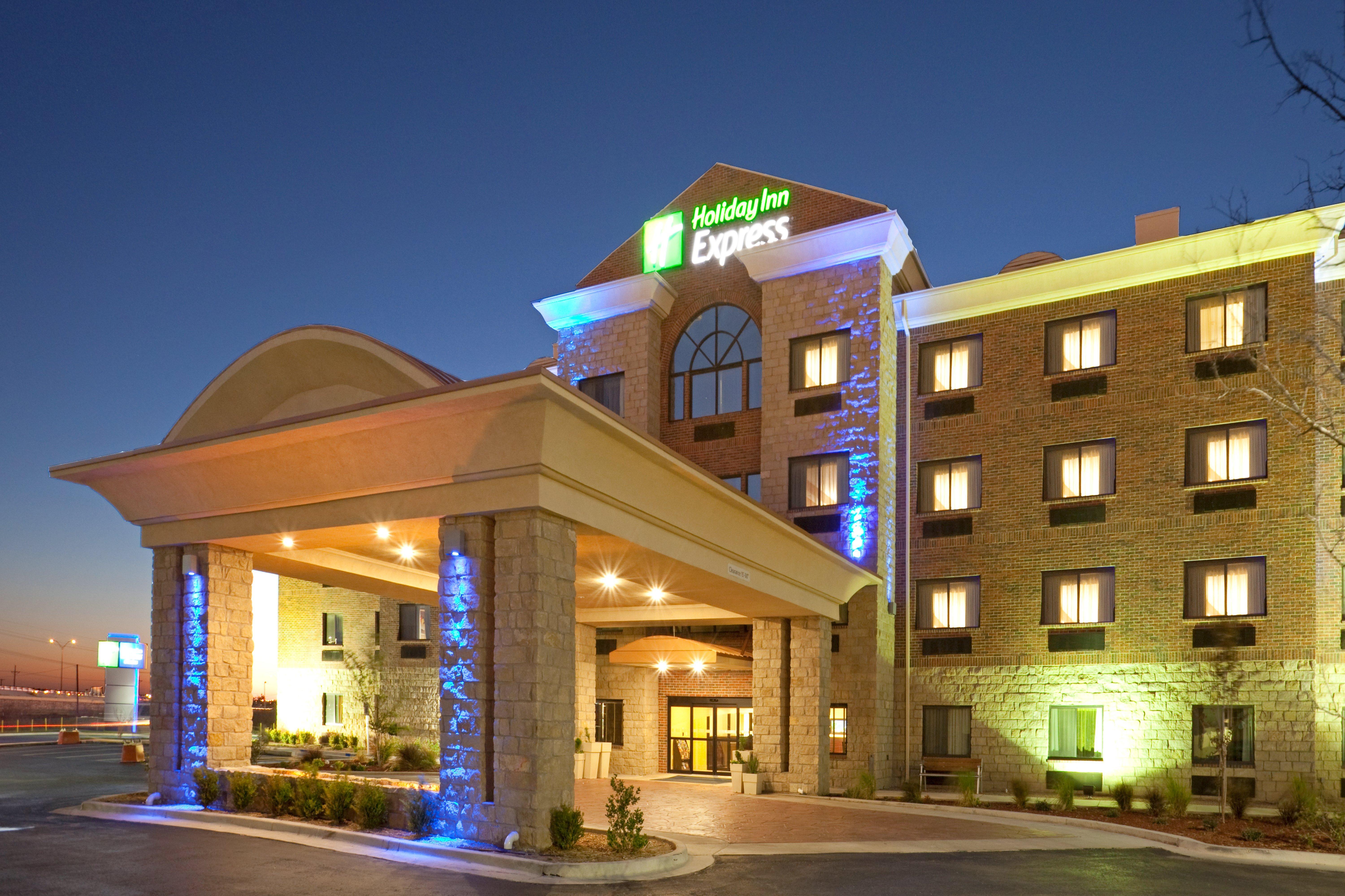 Holiday Inn Express & Suites Lubbock West By Ihg Exterior photo