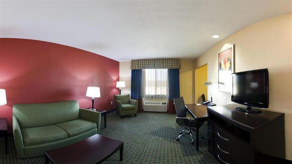 Holiday Inn Express & Suites Lubbock West By Ihg Exterior photo